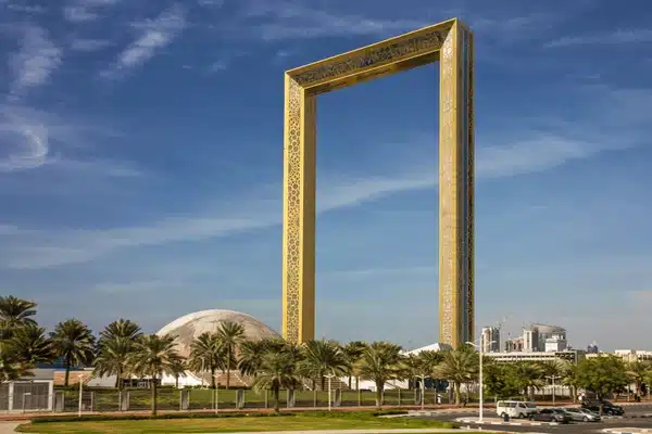 dubai-frame-building-architecture-uae-600nw-1305185821.jpg